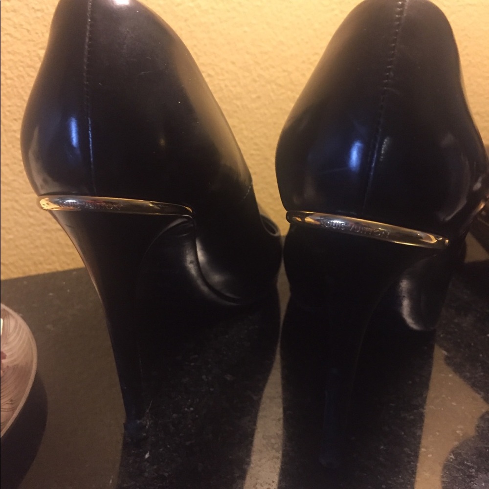 Louis Vuitton Eyeline Black Pumps